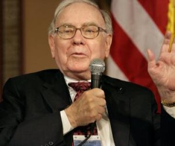 Warren Buffett pune "la saltea" un munte de bani cash, semn că urmează o ...