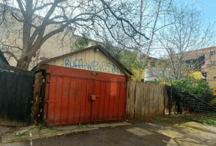 Prețul amețitor cu care se vinde un garaj din lemn în Brașov: „E inclusă și ...