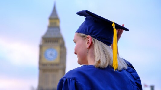 Românii, din nou în centrul atenției în Marea Britanie: „reclamă un număr ...