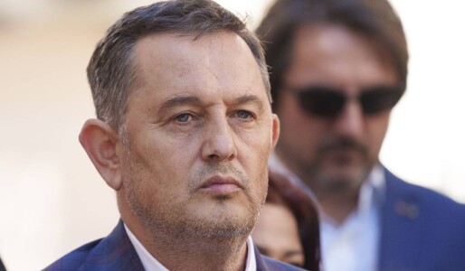 Europarlamentarii români care câștigă atât de mult din alte surse, încât ...