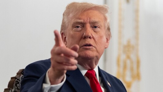 „Am dat ordine foarte clare!” Trump amenință să „șteargă de pe fața ...