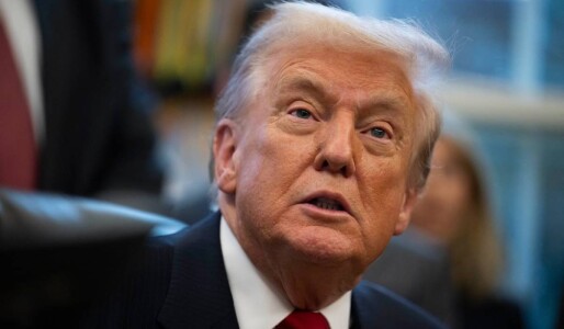 Donald Trump vrea să întoarcă scandalul Epstein împotriva lui Bill Clinton ...