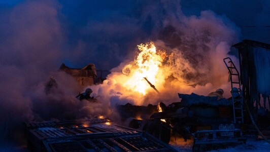 Rușii, atac masiv cu sute de drone și rachete: au bombardat fabrica de ...