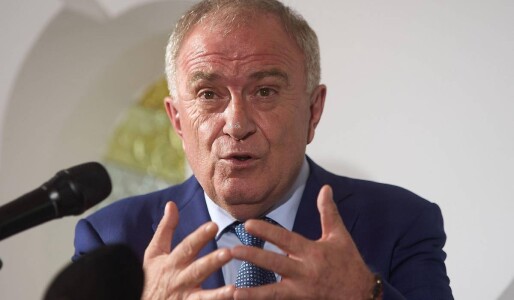 Managerul de companie de stat cu cinci secretare și șapte șoferi. Cine este ...