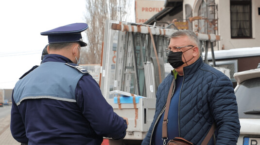 Inspectorul ANAF prins când lua mită în toaleta unui hotel a scăpat de ...