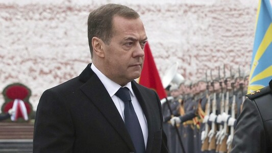 Dmitri Medvedev îl jignește pe David Cameron și amenință Marea Britanie: ...