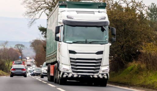 Cum reduc șoferii de TIR consumul de carburant, ca să facă față ...