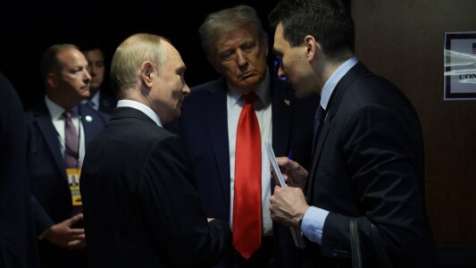 VIDEO. „Atenție — picioarele lui Putin. Ce se întâmplă cu ele?”. Imaginile ...