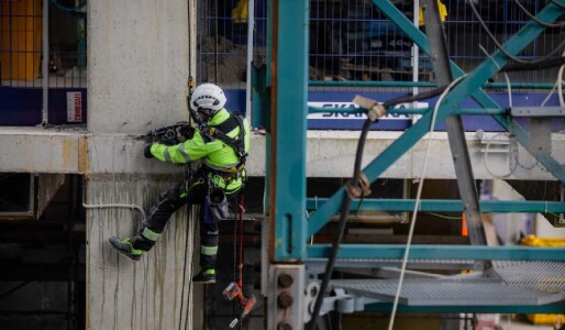 Cât câștigă nepalezii și românii care au același loc de muncă