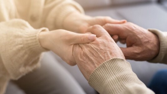 O bătrână din Italia i-a lăsat 100.000 de euro badantei sale din Moldova, ...