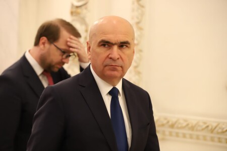 „Reforma” bugetară a lui Bolojan de la Senat: două treimi din posturi, ...
