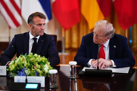 Ce i-a șoptit Donald Trump lui Emmanuel Macron înainte de întâlnirea ...