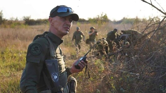 Comandantul brigăzii ultrașilor neonaziști ruși a fost omorât într-o vilă ...