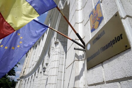 Primele tăieri gândite de Guvern: voucherele de vacanță, indemnizația de ...