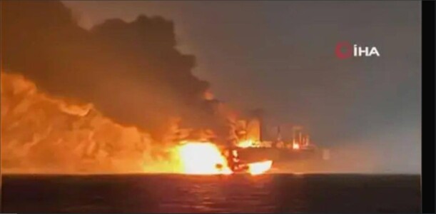 Două petroliere rusești au luat foc în Marea Neagră. Unul dintre ele nu mai ...