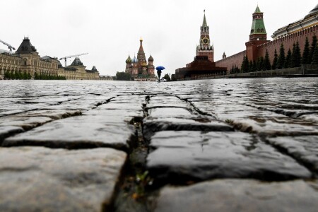 Vladimir Putin a oprit internetul mobil la Moscova, de frica Ucrainei, ...