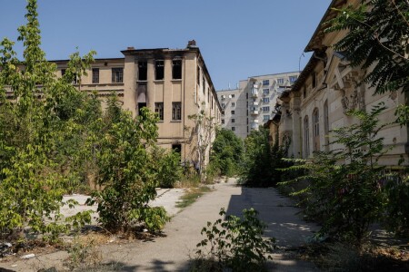 Școala „Ciocanul”, monument istoric din București, lăsată în paragină. A ...