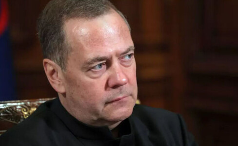 Dmitri Medvedev îl amenință pe Donald Trump, după ce președintele american ...