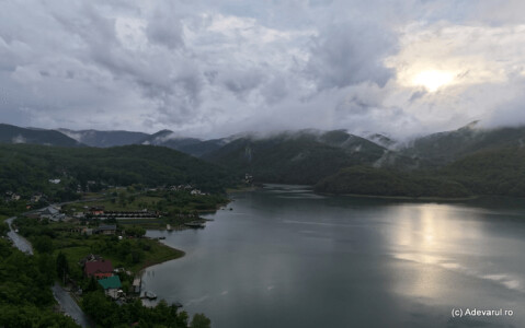 Lacul superb din vestul României ocolit de români. Locul unde s-au născut ...