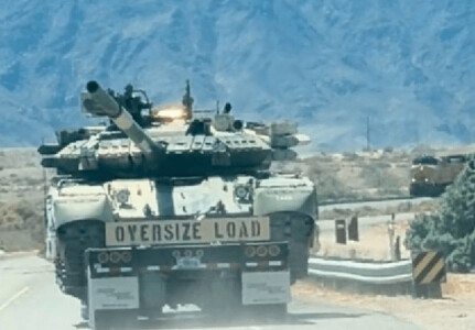Un tanc ucrainean T-84, filmat pe o șosea din SUA. De ce studiază ...