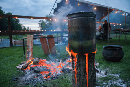 Gătitul ca în Epoca de Piatră a devenit o modă globală: bucătari din ...