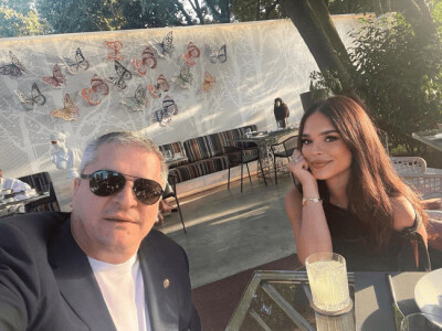 Cum a ajuns „viceconsul” la New York fiica unui fost deputat PSD, după doar ...