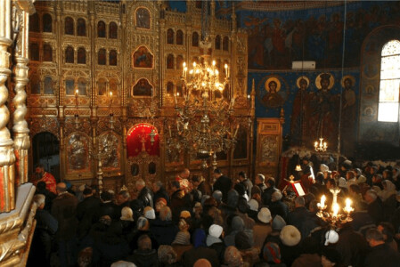 Bărbați tineri conduc o renaștere religioasă în Occident. Ce ascunde ...