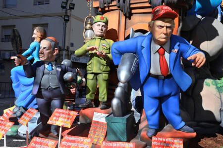 Apusul liderilor providențiali. Prăbușirea popularității lui Trump, ...