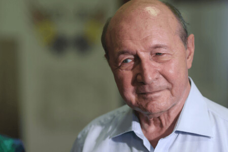 Care este, în opinia lui Băsescu, „cea mai spectaculoasă mizerie politică”. ...