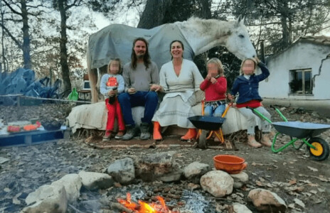 Cazul familiei care a rămas fără copiii pe care îi creștea într-o pădure ...