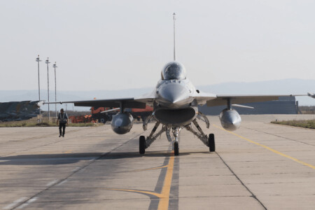 Ar trebui ca România să ofere avioane F16 Ucrainei? Expert: „Summitul NATO ...