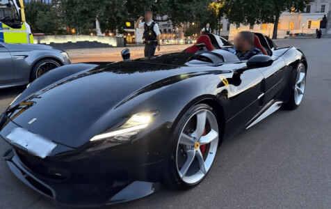 Poliția i-a confiscat Ferrari-ul de 3,7 milioane de lire sterline la o ...