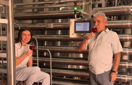 Pasiune transformată în business: Simona Halep își ajută tatăl în noua ...