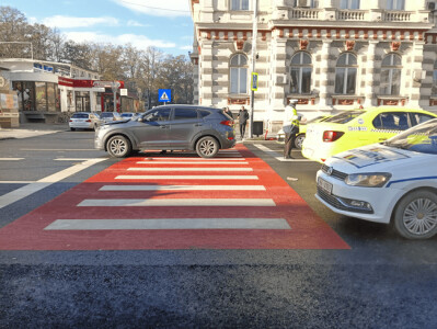 Ce a făcut o femeie căreia nu i s-a acordat prioritatea pe trecerea de ...