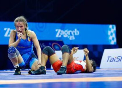 A luat bronz la Mondiale, iar antrenorul le bate obrazul celor de la ...