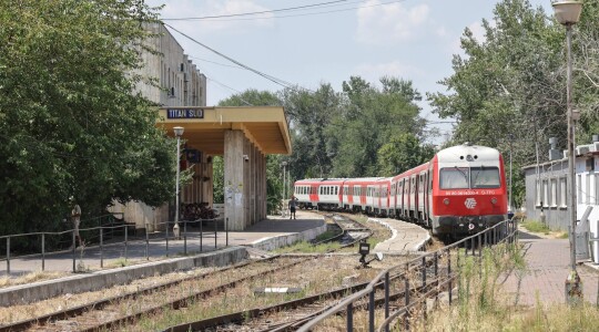 O gară și un capăt de linie într-un București uitat: între o halbă de bere ...