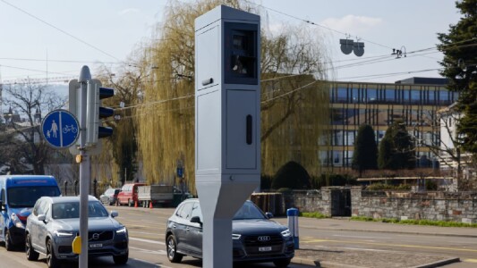 Trotinetist prins că a depășit viteza cu 1 km/h și obligat să plătească ...