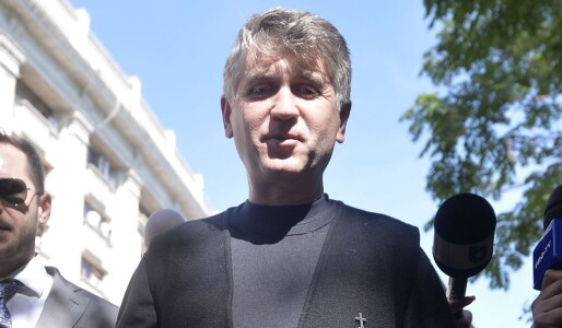 Polițiștii au adus o mașină de numărat bani acasă la Cristian Pomohaci și ...
