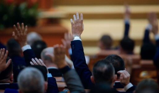 Cei doi deputați care nu au votat noua Lege a Integrității, prin care ...