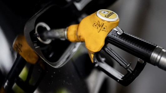 Prețurile petrolului au crescut cu aproape 6% după anunțul lui Donald ...