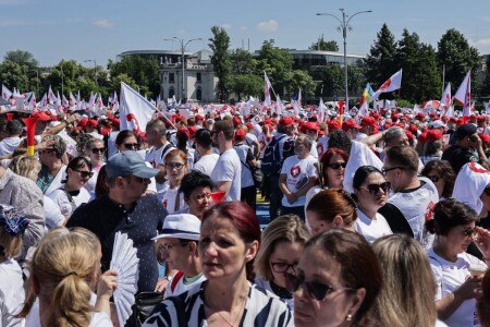 Ultima formă a legii salarizării: sporuri pentru profesorii cu 30 de ani ...