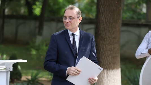 Luca Niculescu continuă consultările pentru formarea Guvernului. Programul ...