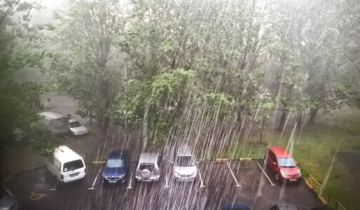 Aproape toată țara intră de la ora 12 sub avertizare de furtuni cu grindină ...